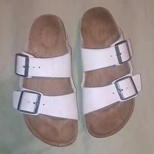 Birkenstock Arizona White Leather Big Buckle Sandals w/Silver Toned Hardware